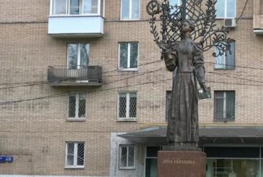 У РФ запропонували знести пам'ятник Лесі Українки й замінити Кадировим або Пригожиним