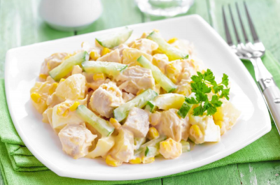 Салат с ананасами и курицей: вкусный рецепт