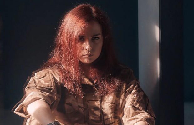 "Пташка" з "Азовсталі" в серці Києва потужно виконала пісню великої війни (відео)