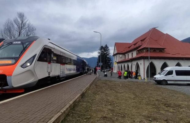 "Укрзалізниця" призначила додаткові рейси "Буковельського експреса"
