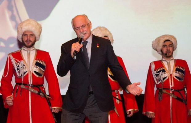 Микита Міхалков опинився на межі смерті