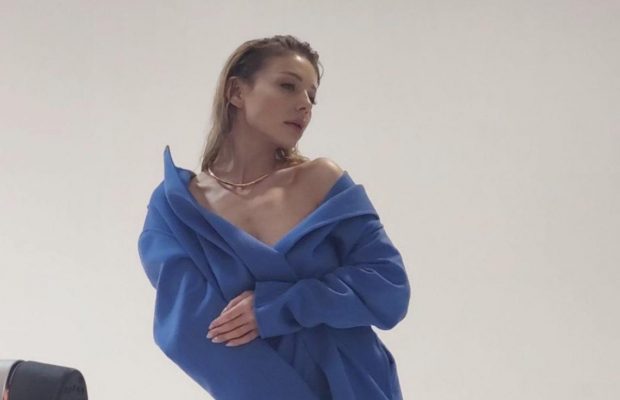 Тина Кароль предстала в неожиданном образе в новой фотосессии