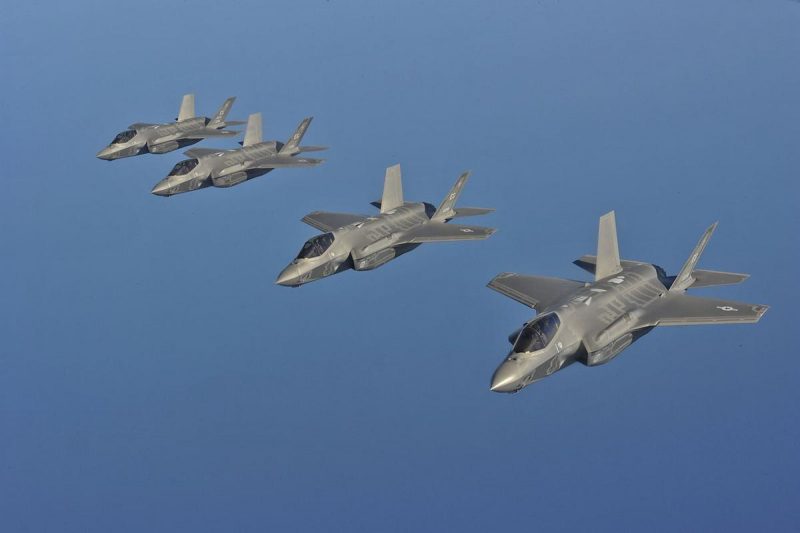 Пентагон одобрил производство F-35, которые еще называют истребителями невидимками / фото wikimedia.org Пентагон одобрил производство F-35, которые еще называют истребителями невидимками / фото wikimedia.org