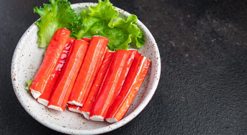 Вкусная закуска из крабовых палочек: 3 рецепта, от которых вы сойдете с ума