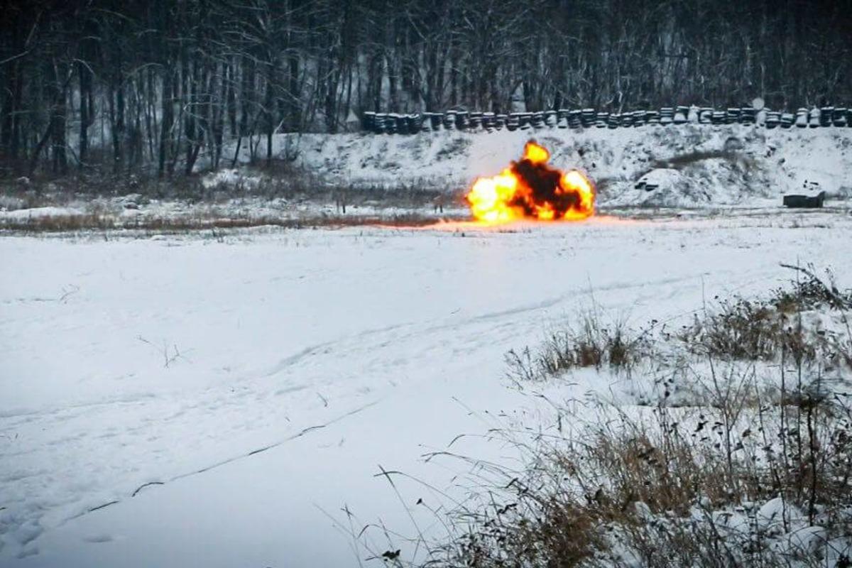 В пригороде Киева плановые взрывы / фото КОВА В пригороде Киева плановые взрывы / фото КОВА