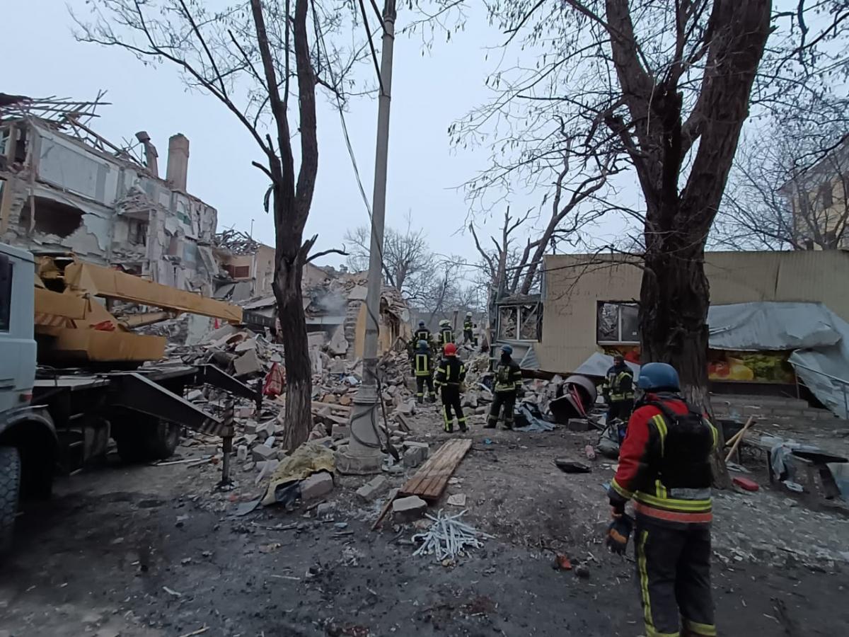За последние два дня в результате ударов РФ по Краматорску разрушениям подверглась 51 многоэтажка / фото ГСЧС