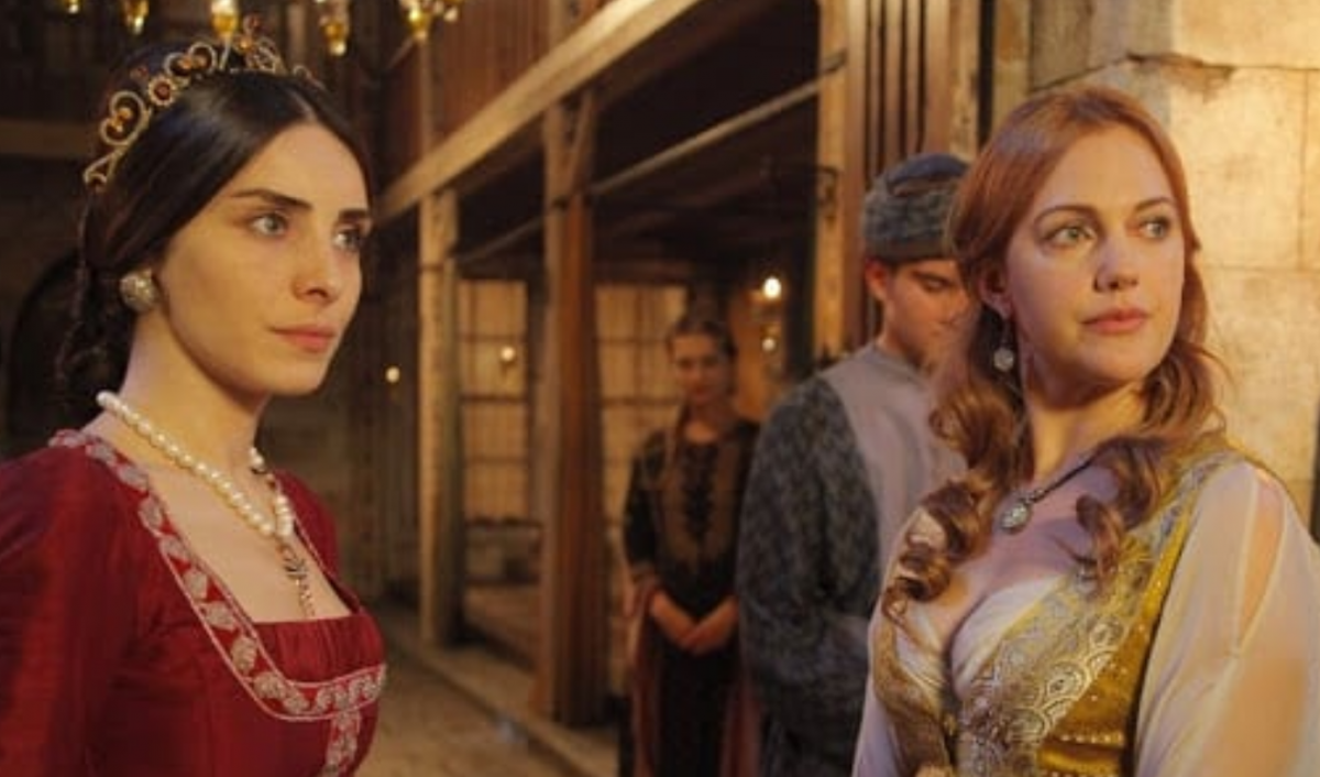 Hürrem and Mahidevran in the series / screenshot