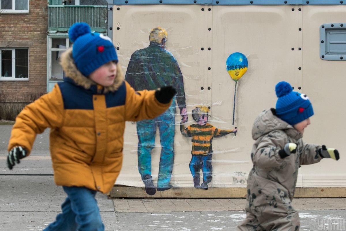 Россияне постоянно вывозят в РФ украинских детей \ фото УНИАН, Владислав Мусиенко