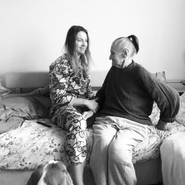 Ольга Харлан з покійною бабусею / instagram.com/olgakharlan Ольга Харлан з покійною бабусею / instagram.com/olgakharlan