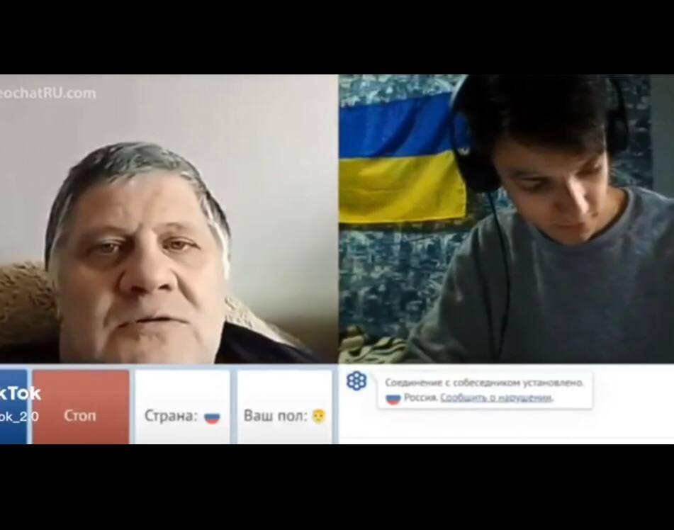 Россиянин заставил ребенка "убивать" украинца / скриншот Россиянин заставил ребенка "убивать" украинца / скриншот