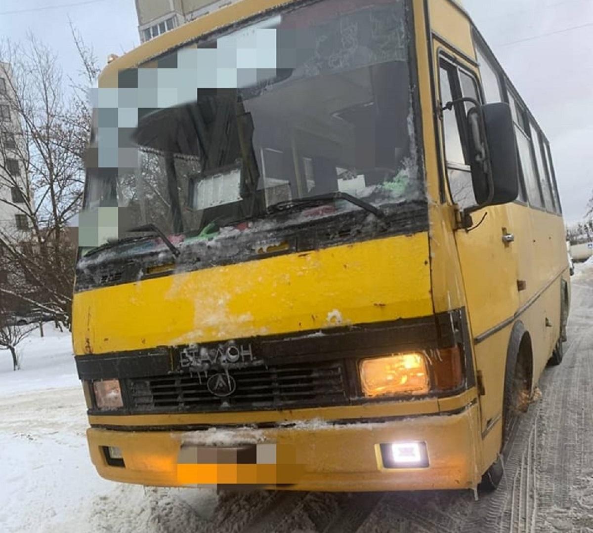Водитель маршрутки под наркотиками катал жену по Львову / фото Патрульная полиция Львовской области Водитель маршрутки под наркотиками катал жену по Львову / фото Патрульная полиция Львовской области