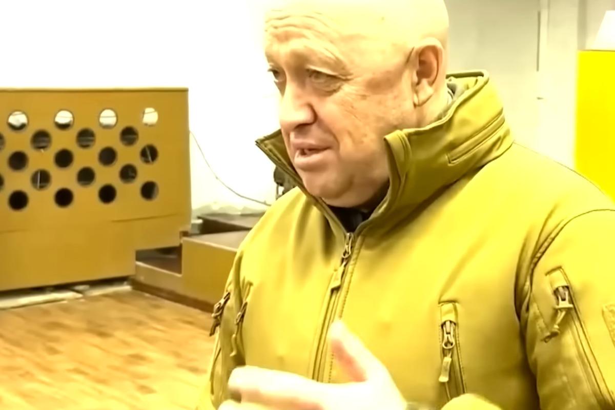 Главарь ЧВК "Вагнер" Евгений Пригожин агитирует зэков идти воевать против Украины / фото скриншот Главарь ЧВК "Вагнер" Евгений Пригожин агитирует зэков идти воевать против Украины / фото скриншот