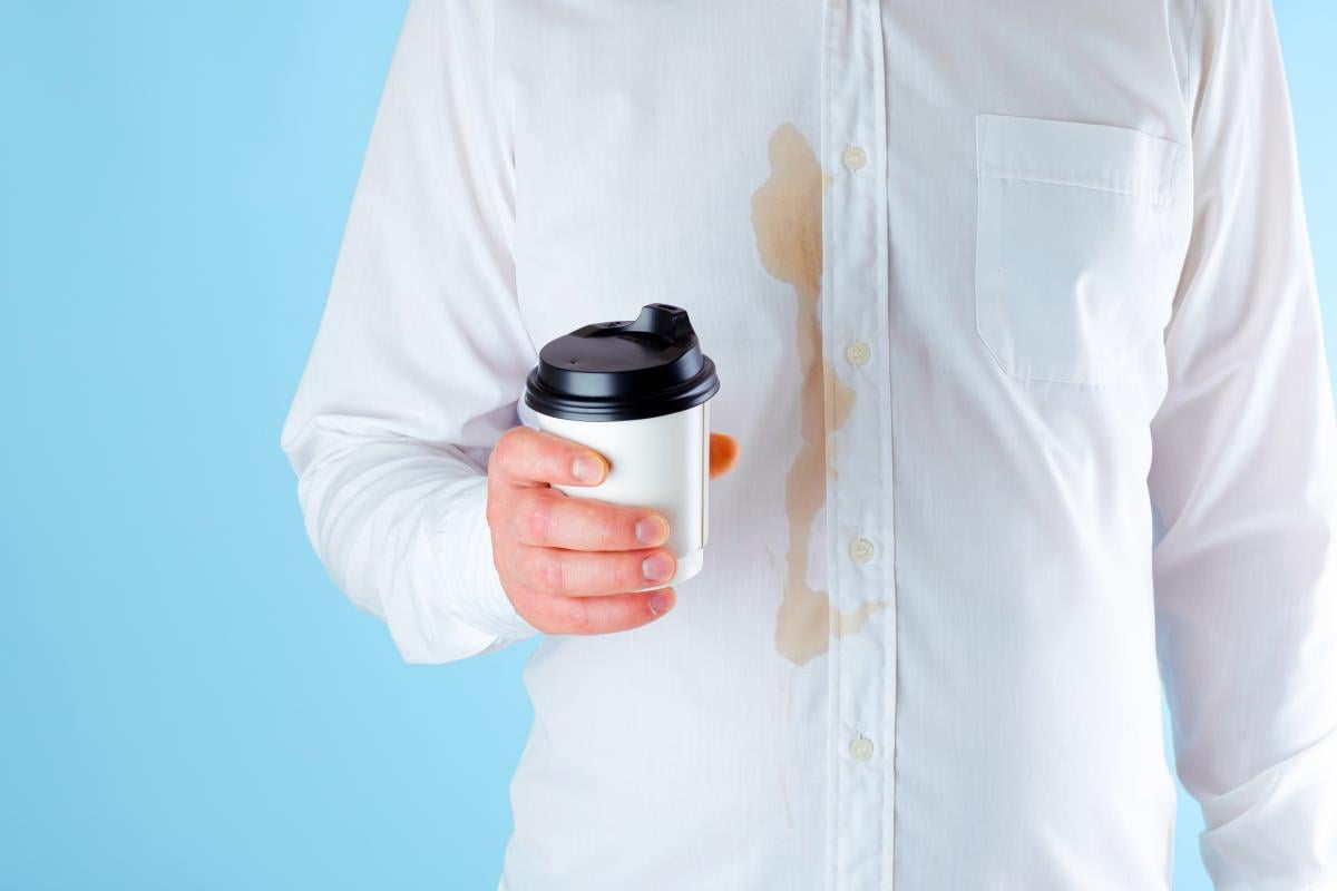 Пятно от кофе может стать проблемой / фото ua.depositphotos.com