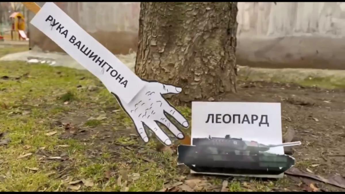 Бабця-путіністка "вполювала" першого танка "Леопард" / скриншот Бабця-путіністка "вполювала" першого танка "Леопард" / скриншот