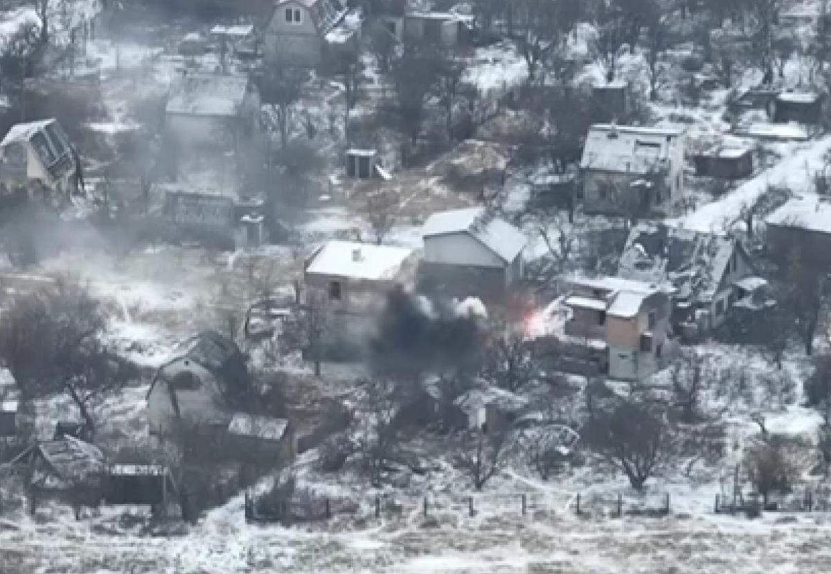 Украинские военные в Донецкой области виртуозно уничтожают врага из "Рапиры"/ скриншот