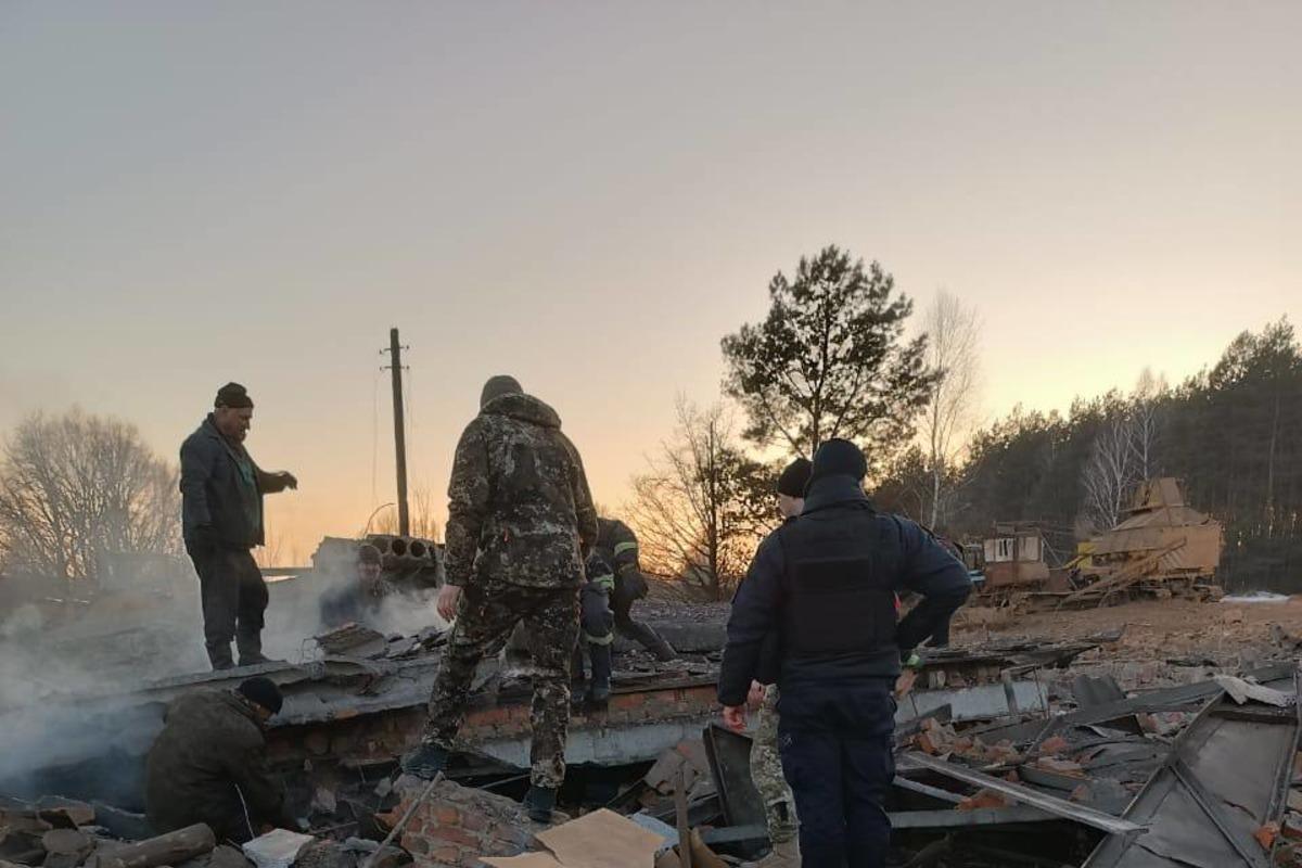 В Черниговской области в результате вражеского авиаудара пострадали и госпитализированы два человека / фото t.me/ok_pivnich1
