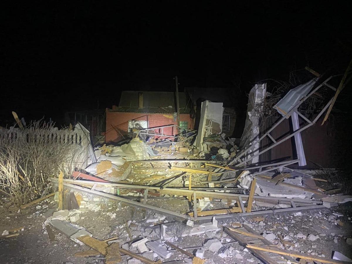В Никополе повреждены 16 частных домов / фото facebook.com/oleksandrsayuk