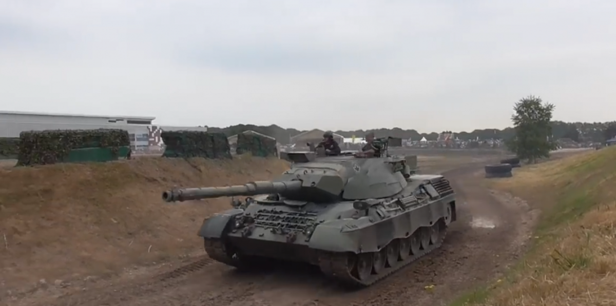 Танки Leopard 1 оснащены не сверхмощным 105-миллиметровым орудием L7 британского производства / скриншот