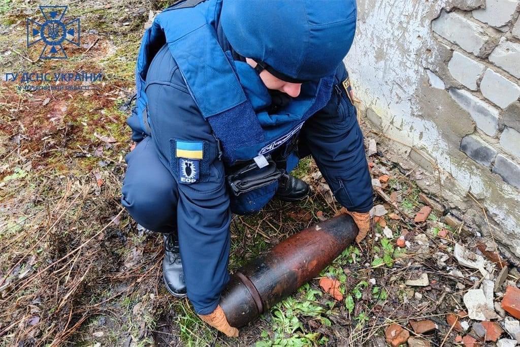 ДСНС України дає поради щодо поводження біля замінованих територій / фото ГУ ДСНС в Чернігівській області