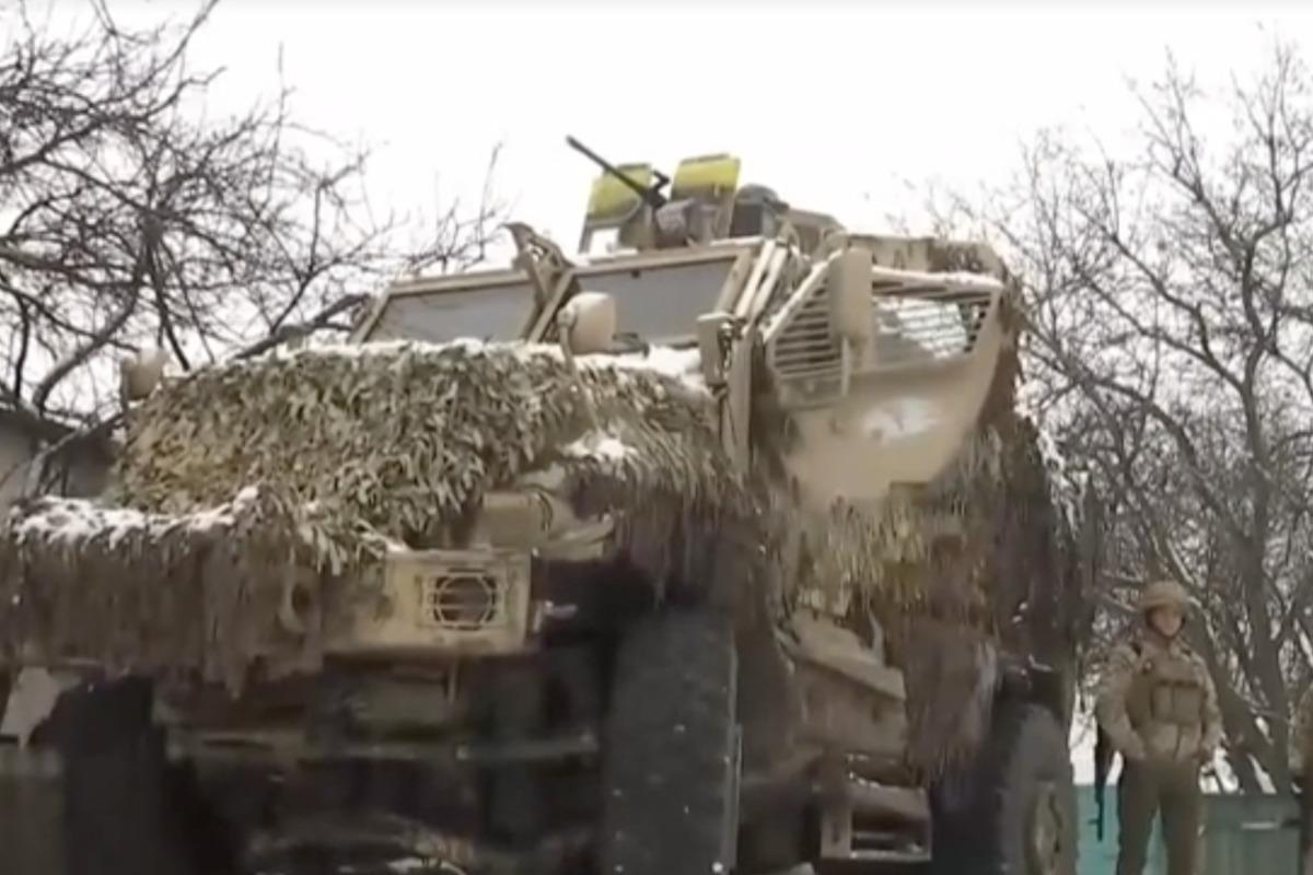 Бронемашины MaxxPro помогают ВСУ держать оборону под Угледаром (видео) Бронемашины MaxxPro помогают ВСУ держать оборону под Угледаром (видео)