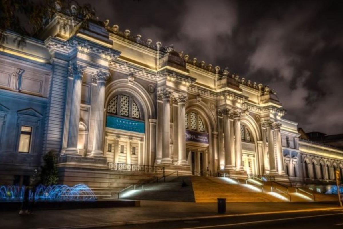 Metropolitan museum new york. Метрополитен-музей в Нью-Йорке. Музей искусств метрополитен в Нью-Йорке. Метрополитен-музей (Нью-Йорк, США). Метрополитан музей в Нью-Йорке.