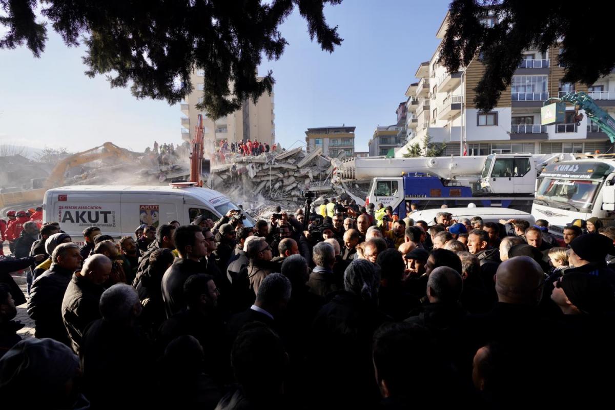 В Турции растет количество жертв землетрясения / @ekrem_imamoglu