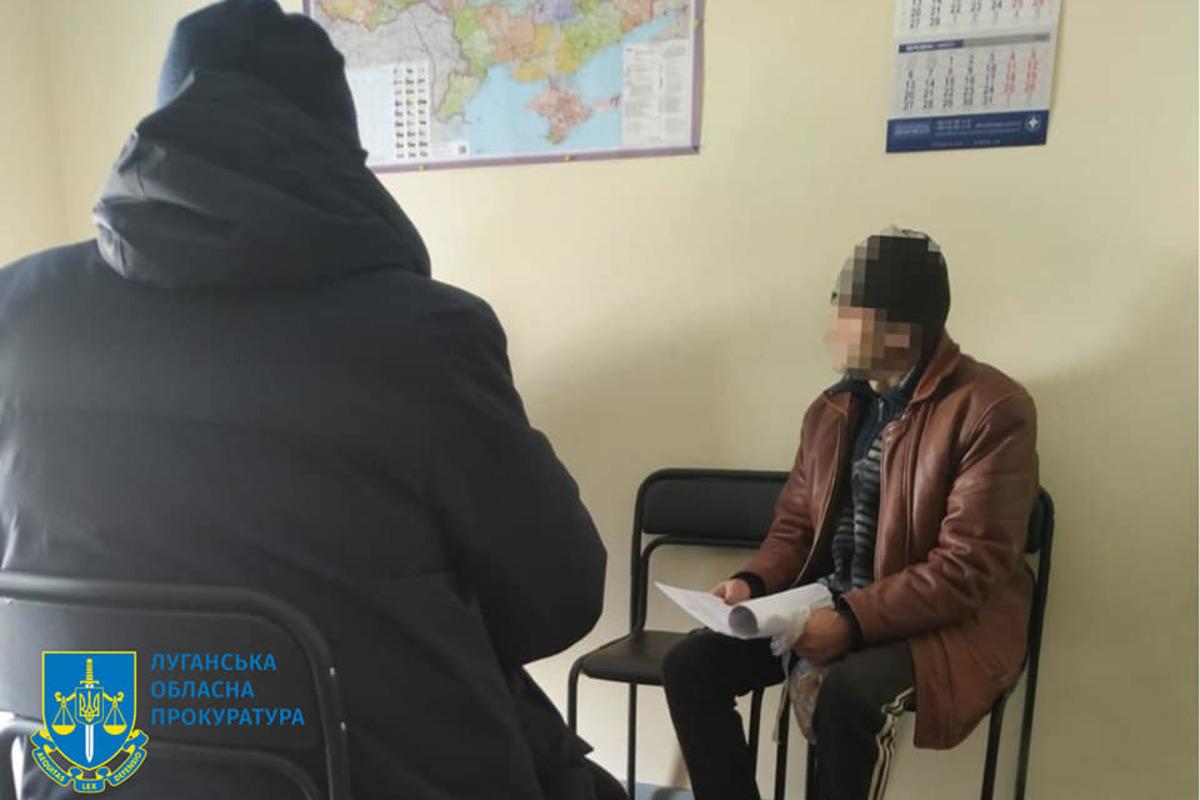 У селі Невське колаборант займався ремонтом ворожої техніки / фото Луганська обласна прокуратура У селі Невське колаборант займався ремонтом ворожої техніки / фото Луганська обласна прокуратура