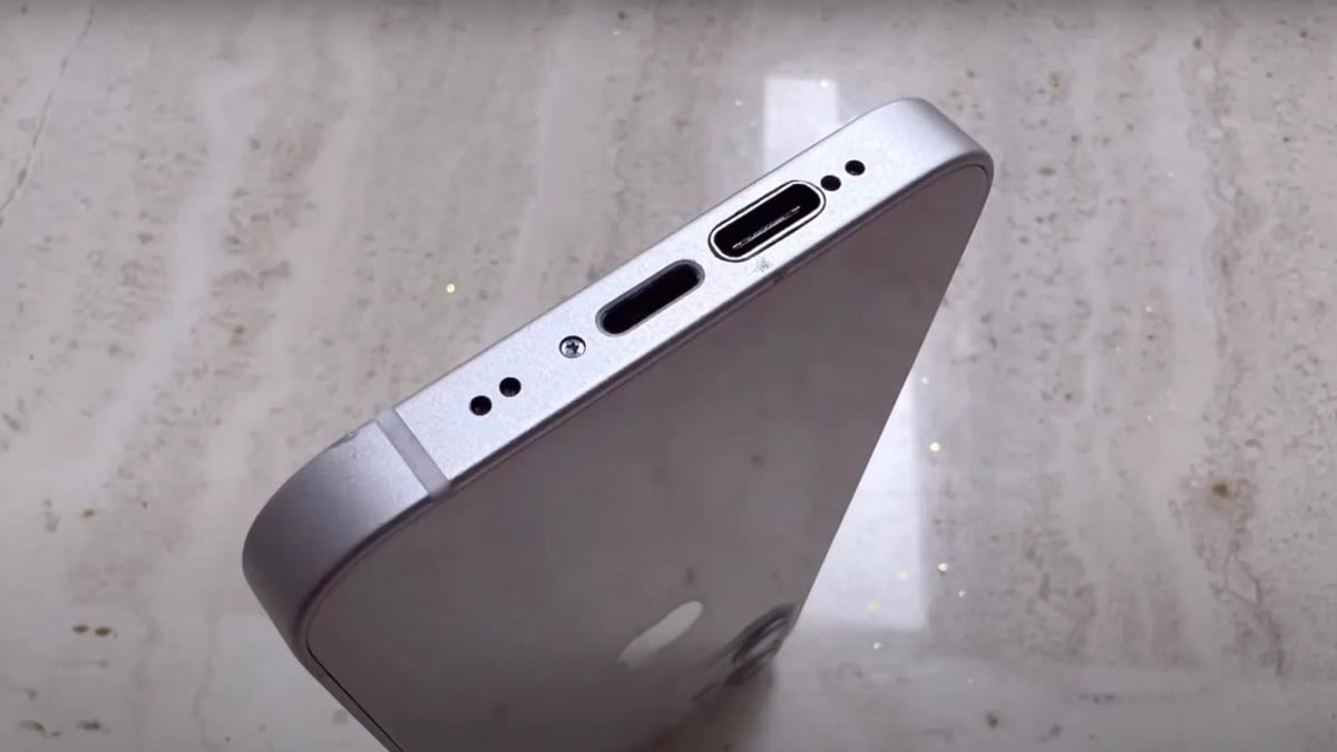 Створено iPhone з USB-C і Lightning одночасно / скріншот з відео Створено iPhone з USB-C і Lightning одночасно / скріншот з відео