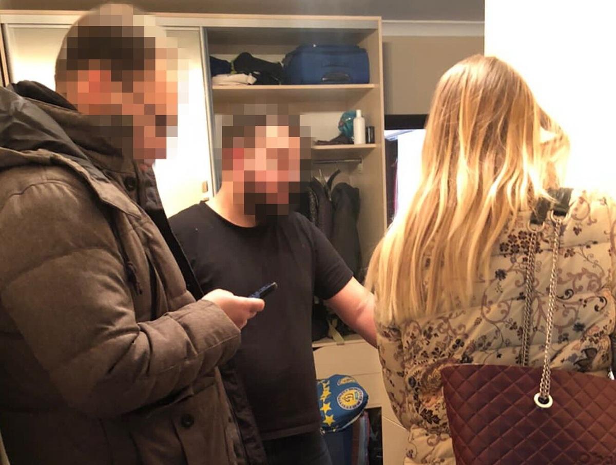 Имя экс-чиновника не называют, однако он является поклонником “Динамо” / фото ssu.gov.ua Имя экс-чиновника не называют, однако он является поклонником “Динамо” / фото ssu.gov.ua