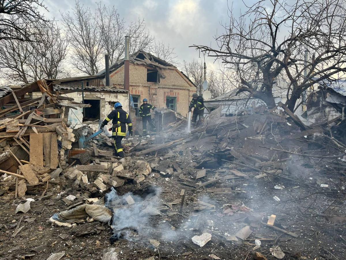 В результаті обстрілів почалися пожежі / фото Харківська ОДА В результаті обстрілів почалися пожежі / фото Харківська ОДА