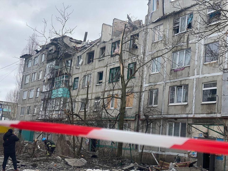 З-під завалів багатоповерхівки у Покровську дістали загиблого / фото ДСНС України З-під завалів багатоповерхівки у Покровську дістали загиблого / фото ДСНС України