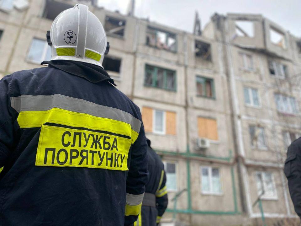 У Покровську з-під завалів житлового будинку дістали тіло загиблого: ще двох людей шукають У Покровську з-під завалів житлового будинку дістали тіло загиблого: ще двох людей шукають
