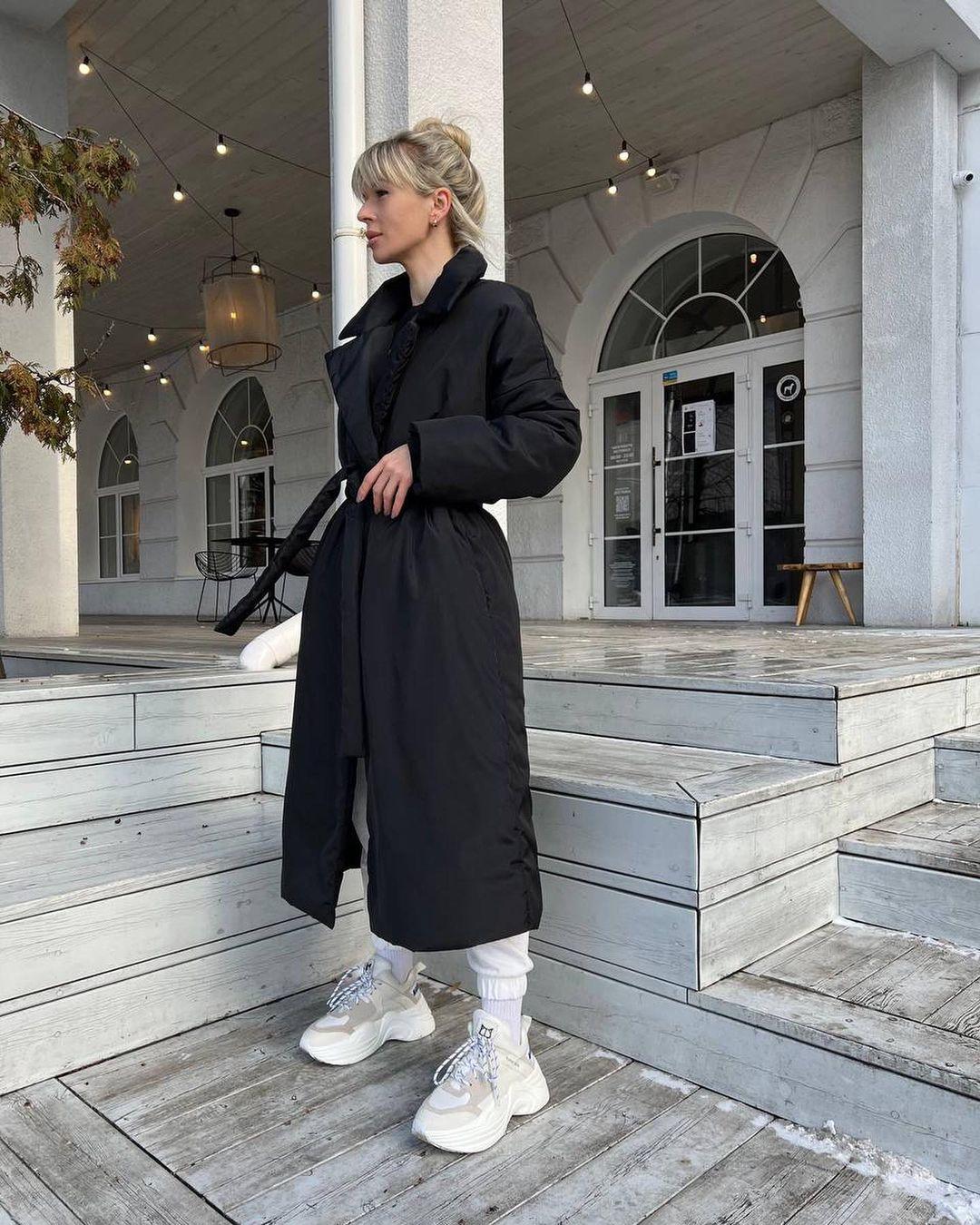 Весняне пальто з плащової тканини міді / фото - instagram Весняне пальто з плащової тканини міді / фото - instagram