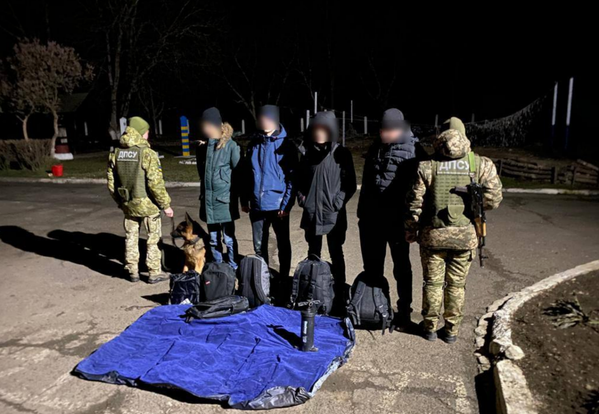На кордоні затримали порушників / фото ДПСУ На кордоні затримали порушників / фото ДПСУ