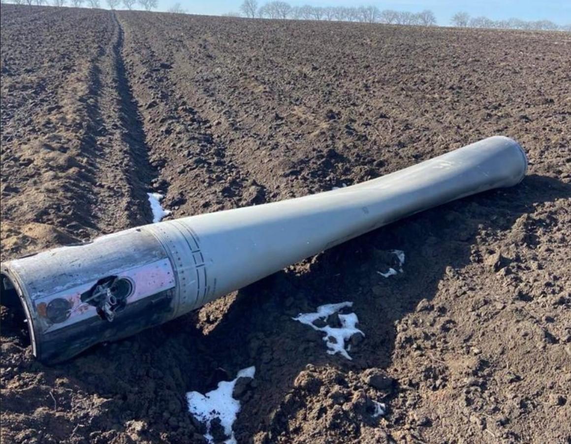 В Молдове снов нашли кусок ракеты после удара России по Украине / фото пресс-служба МВД Молдовы В Молдове снов нашли кусок ракеты после удара России по Украине / фото пресс-служба МВД Молдовы