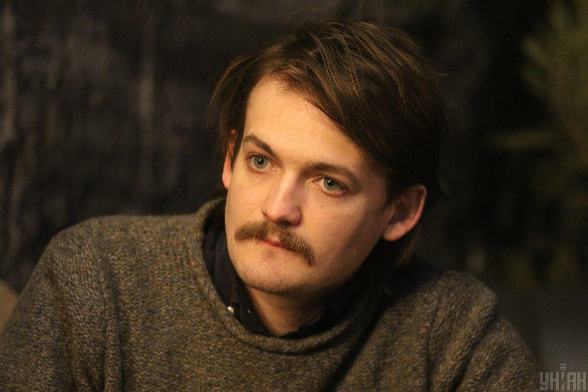 Зірка 'Гри престолів' у вишиванці прочитав вірш відомого українського поета (відео) Зірка 'Гри престолів' у вишиванці прочитав вірш відомого українського поета (відео)