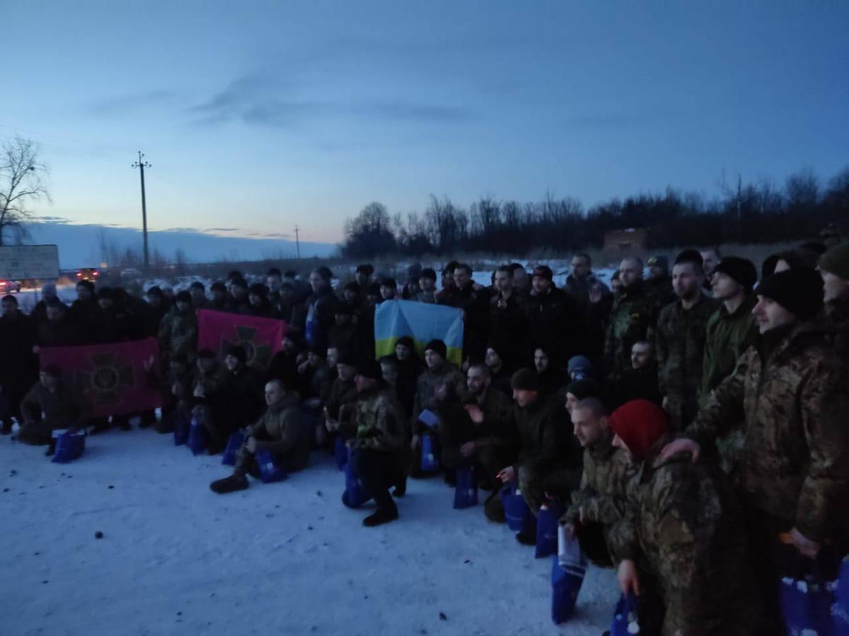 Полонені повернулися на Батьківщину з різними видами травм / фото t.me/ermaka2022 Полонені повернулися на Батьківщину з різними видами травм / фото t.me/ermaka2022