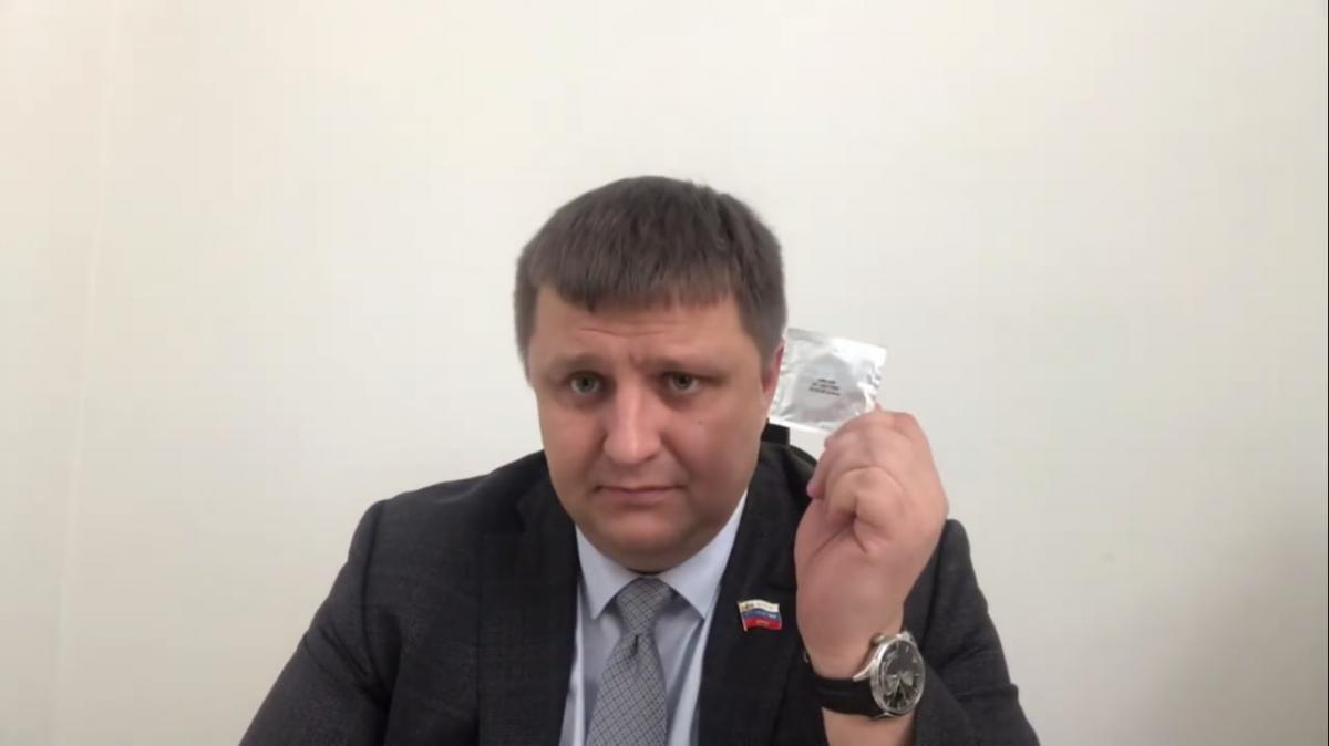 В РФ депутати влаштовують дуель в цирку / скриншот В РФ депутати влаштовують дуель в цирку / скриншот