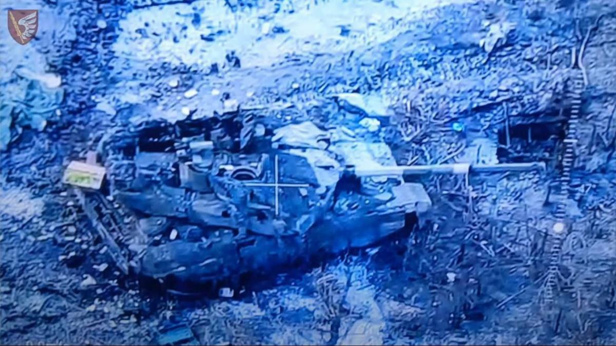 Украинские бойцы уничтожили очередной российский танк Т-90М "Прорыв" / скриншот Украинские бойцы уничтожили очередной российский танк Т-90М "Прорыв" / скриншот