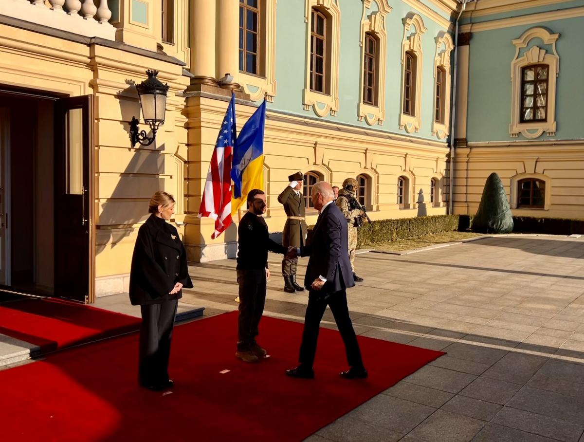 Байден тайно прибыл в Украину на поезде от полской границы / фото twitter.com/USAmbKyiv Байден тайно прибыл в Украину на поезде от полской границы / фото twitter.com/USAmbKyiv