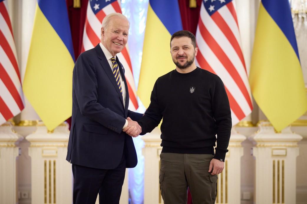 Байден хоче особисто почути від Зеленського про ситуацію на фронті / фото president.gov.ua Байден хоче особисто почути від Зеленського про ситуацію на фронті / фото president.gov.ua