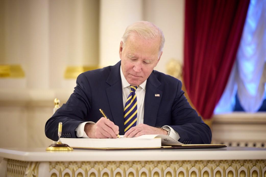 Байден підписав важливий закон / фото president.gov.ua Байден підписав важливий закон / фото president.gov.ua
