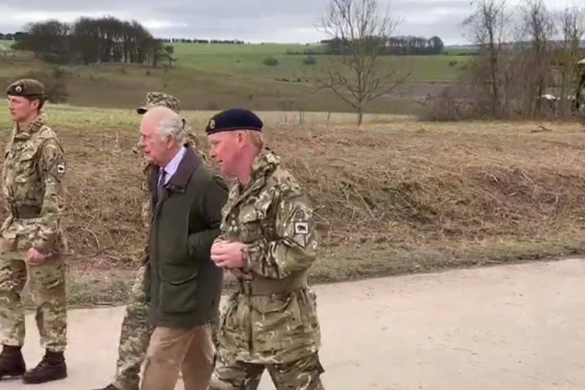 Король Британии Чарльз III приехал в Уилтшир на обучение ВСУ / скриншот