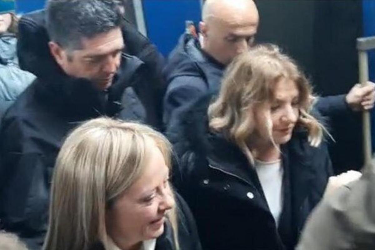 Прем'єр-міністр Італії Джорджія Мелоні приїхала після візиту до Польщі в Київ / фото t.me/RBC_ua_news Прем'єр-міністр Італії Джорджія Мелоні приїхала після візиту до Польщі в Київ / фото t.me/RBC_ua_news
