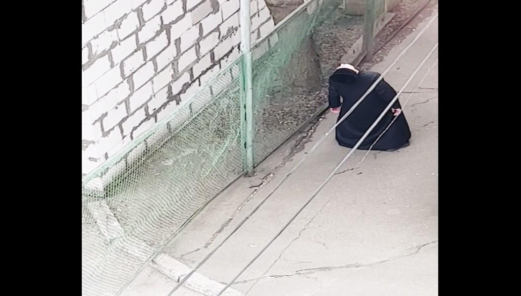 В Мелитополе попа застучали за странным поведением / скриншот В Мелитополе попа застучали за странным поведением / скриншот
