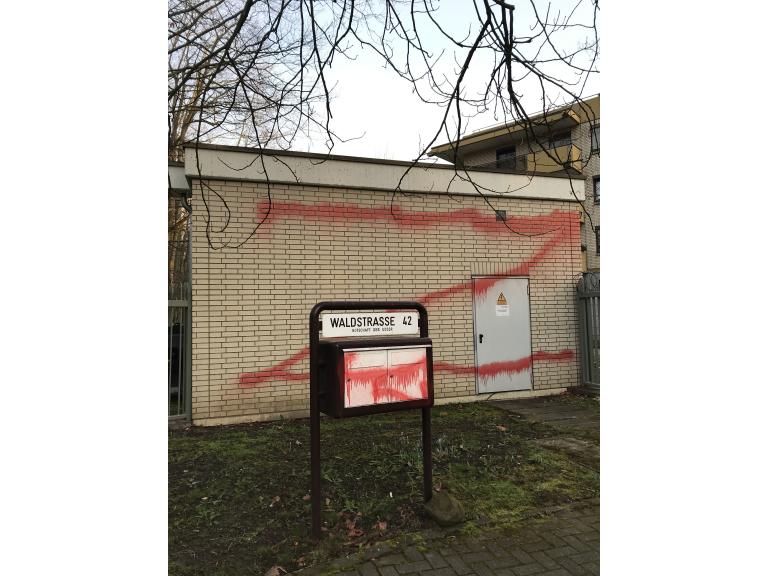 'Криваві Z' та прапор замість дороги: в Європі пройшли акції проти війни в Україні (відео, фото) 'Криваві Z' та прапор замість дороги: в Європі пройшли акції проти війни в Україні (відео, фото)