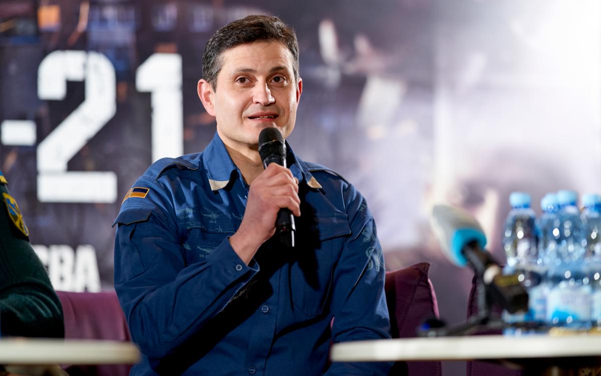 Режисер Ахтем Сеітаблаєв під час презентації фільму "Мирний-21" у Києві / фото Kinomania Film Distribution Режисер Ахтем Сеітаблаєв під час презентації фільму "Мирний-21" у Києві / фото Kinomania Film Distribution