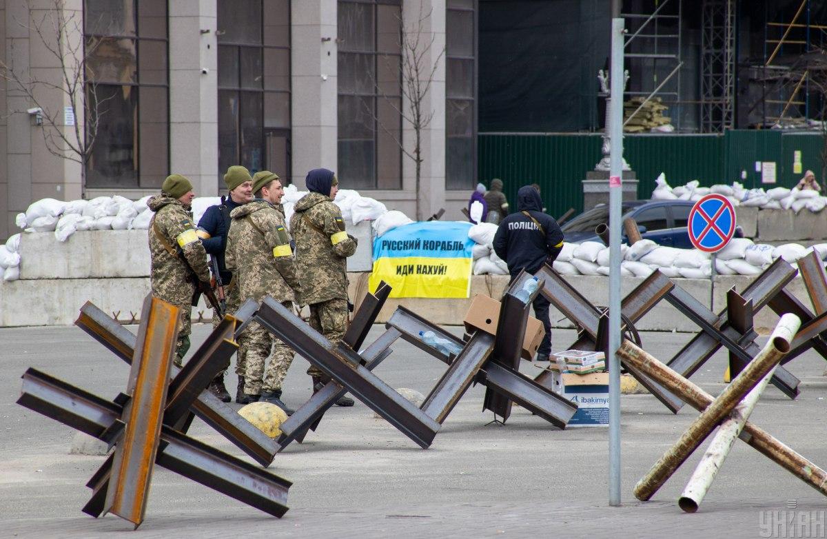 В Киеве не будут сокращать комендантский час / фото УНИАН В Киеве не будут сокращать комендантский час / фото УНИАН