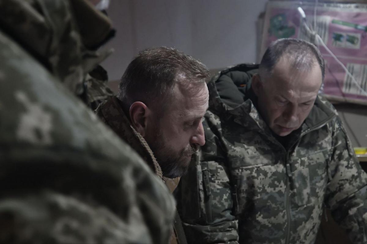 Окупанти намагаються оточити та захопити Бахмут, в місто прибув генерал Сирський (фото) Окупанти намагаються оточити та захопити Бахмут, в місто прибув генерал Сирський (фото)