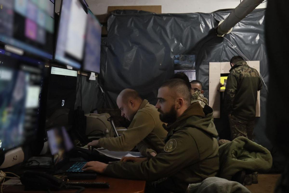 Окупанти намагаються оточити та захопити Бахмут, в місто прибув генерал Сирський (фото) Окупанти намагаються оточити та захопити Бахмут, в місто прибув генерал Сирський (фото)